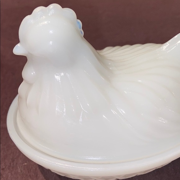 Lot of 2 Milk Glasses of Hens on a Nest - Picture 13 of 16